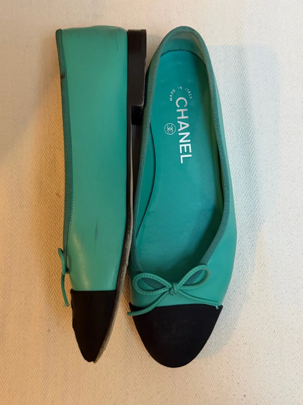 CHANEL Teal and Black Cap-Toe Leather Ballet Flats - Picture 4 of 4